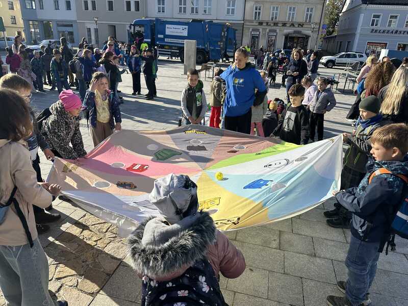 Co skrývají hlučínské popelnice?